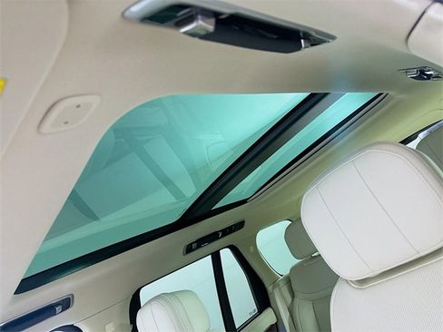 Used 2023 Land Rover Range Rover SE image 14