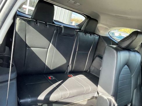 Used 2023 Toyota Highlander XLE AWD/4WD image 28