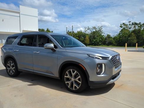 Used 2020 Hyundai Palisade SEL w/ Premium Package FWD image 3