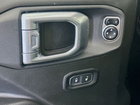 Used 2024 Jeep Wrangler Unlimited Rubicon 4xe AWD/4WD image 15