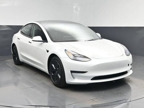 Used 2023 Tesla Model 3 Standard Range RWD image 8