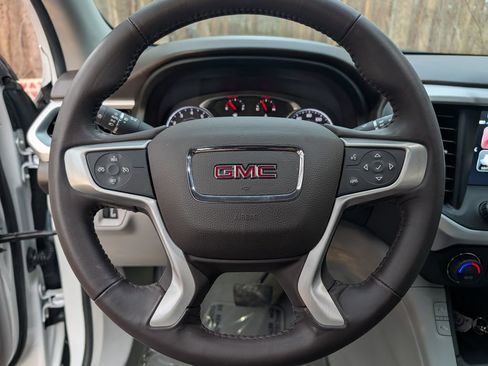 Used 2017 GMC Acadia SLT image 17