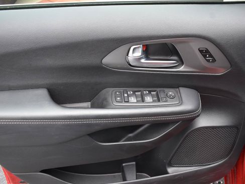 Used 2025 Chrysler Pacifica Select FWD image 23