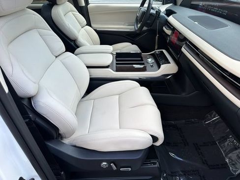 New 2027 Lincoln Navigator Reserve AWD/4WD image 14