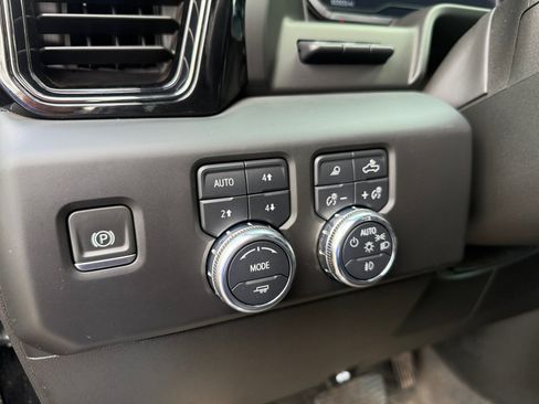 Used 2023 GMC Sierra 1500 AT4 w/ Technology Package AWD/4WD image 17