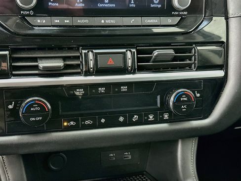 Used 2023 Nissan Pathfinder SV AWD/4WD image 23