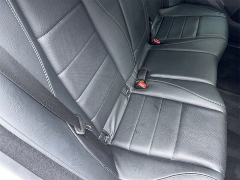 Used 2022 Mercedes-Benz GLE 350 w/ Premium Package image 51