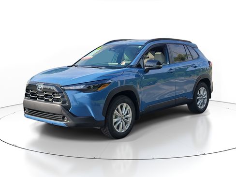 Used 2026 Toyota Corolla Cross LE w/ Moonroof Package FWD image 3