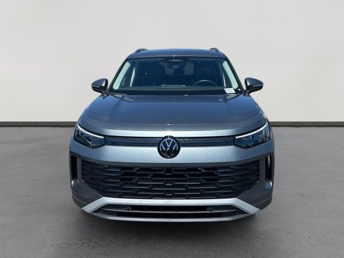 Used 2026 Volkswagen Tiguan SE FWD image 8
