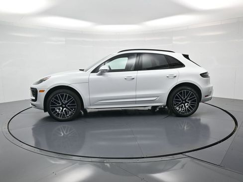 New 2026 Porsche Macan image 2