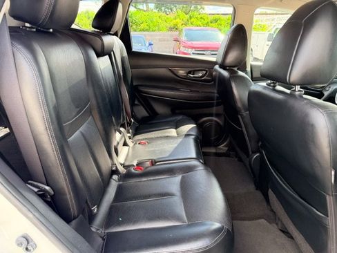 Used 2017 Nissan Rogue SL w/ SL Premium Package FWD image 17