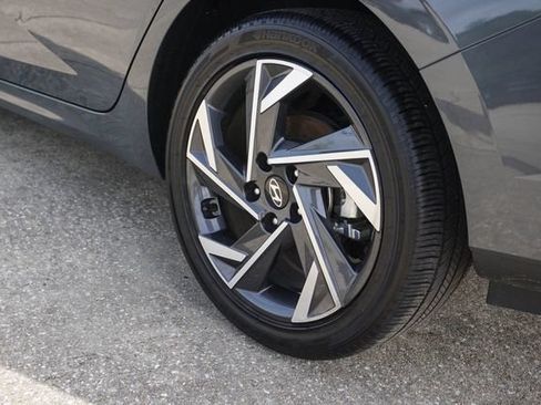 Used 2025 Hyundai Elantra SEL FWD image 9
