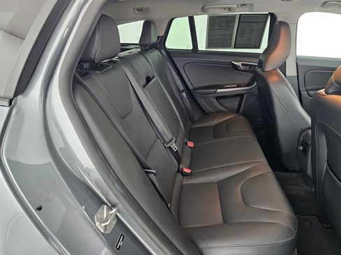 Used 2018 Volvo V60 T5 Cross Country w/ Convenience Package image 12