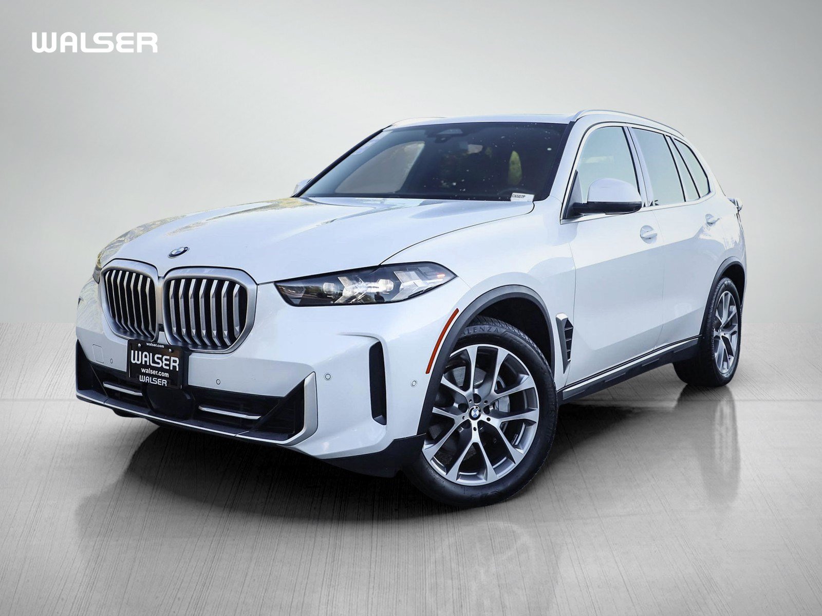Used 2024 BMW X5 xDrive40i AWD/4WD image 1