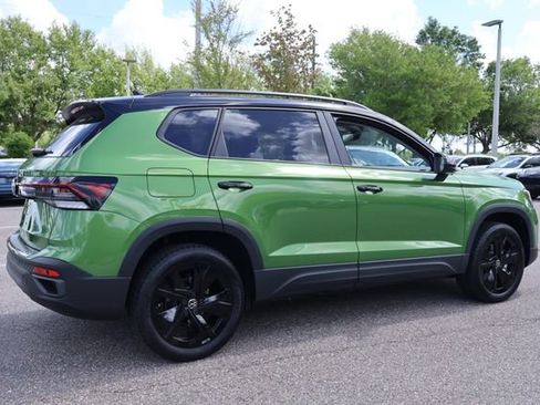 Used 2026 Volkswagen Taos SE image 9