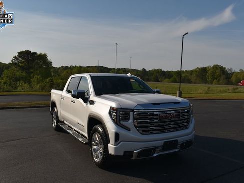 Used 2024 GMC Sierra 1500 Denali w/ Technology Package AWD/4WD image 1