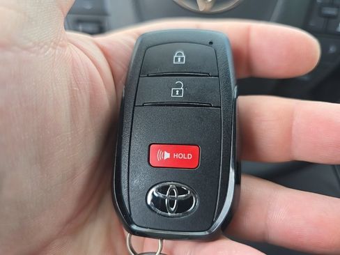 Used 2024 Toyota Prius LE AWD/4WD image 20