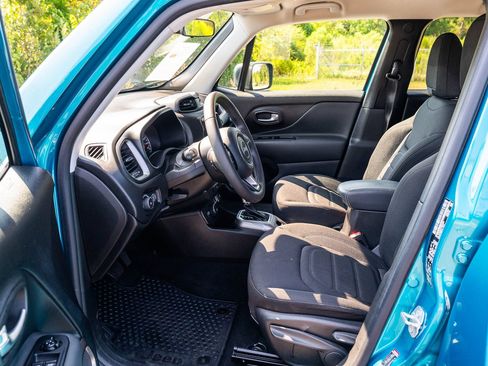 Used 2022 Jeep Renegade Latitude AWD/4WD image 17
