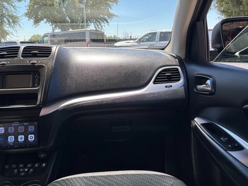 Used 2017 Dodge Journey SXT FWD image 8