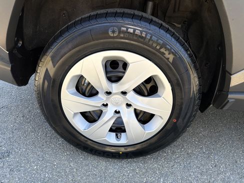 Used 2024 Toyota RAV4 LE image 17