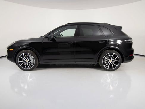 Certified 2023 Porsche Cayenne Turbo image 2