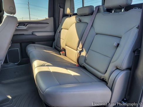 Used 2023 GMC Sierra 1500 SLT w/ SLT Convenience Package image 11