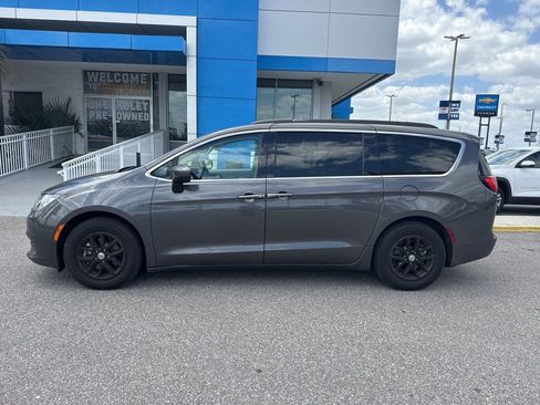 Used 2021 Chrysler Voyager Lxi FWD image 4