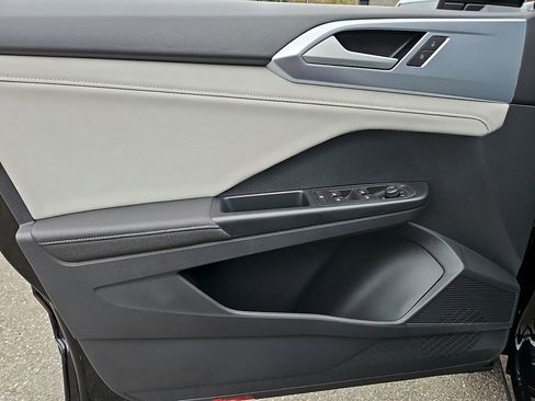 New 2026 Volkswagen Taos SE AWD/4WD image 11