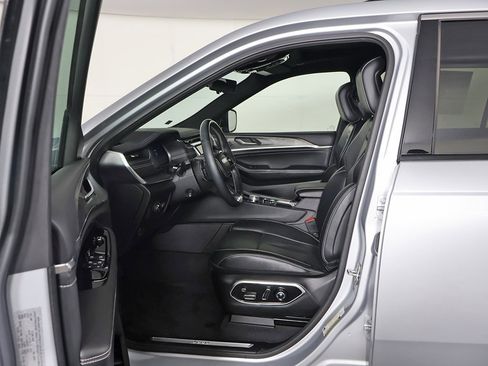 Used 2021 Jeep Grand Cherokee L Overland w/ Luxury Tech Group IV image 35