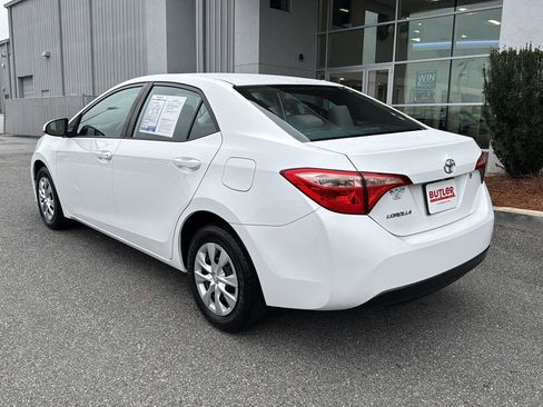 Used 2017 Toyota Corolla LE image 3