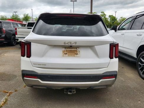 Used 2024 Kia Sorento S image 5