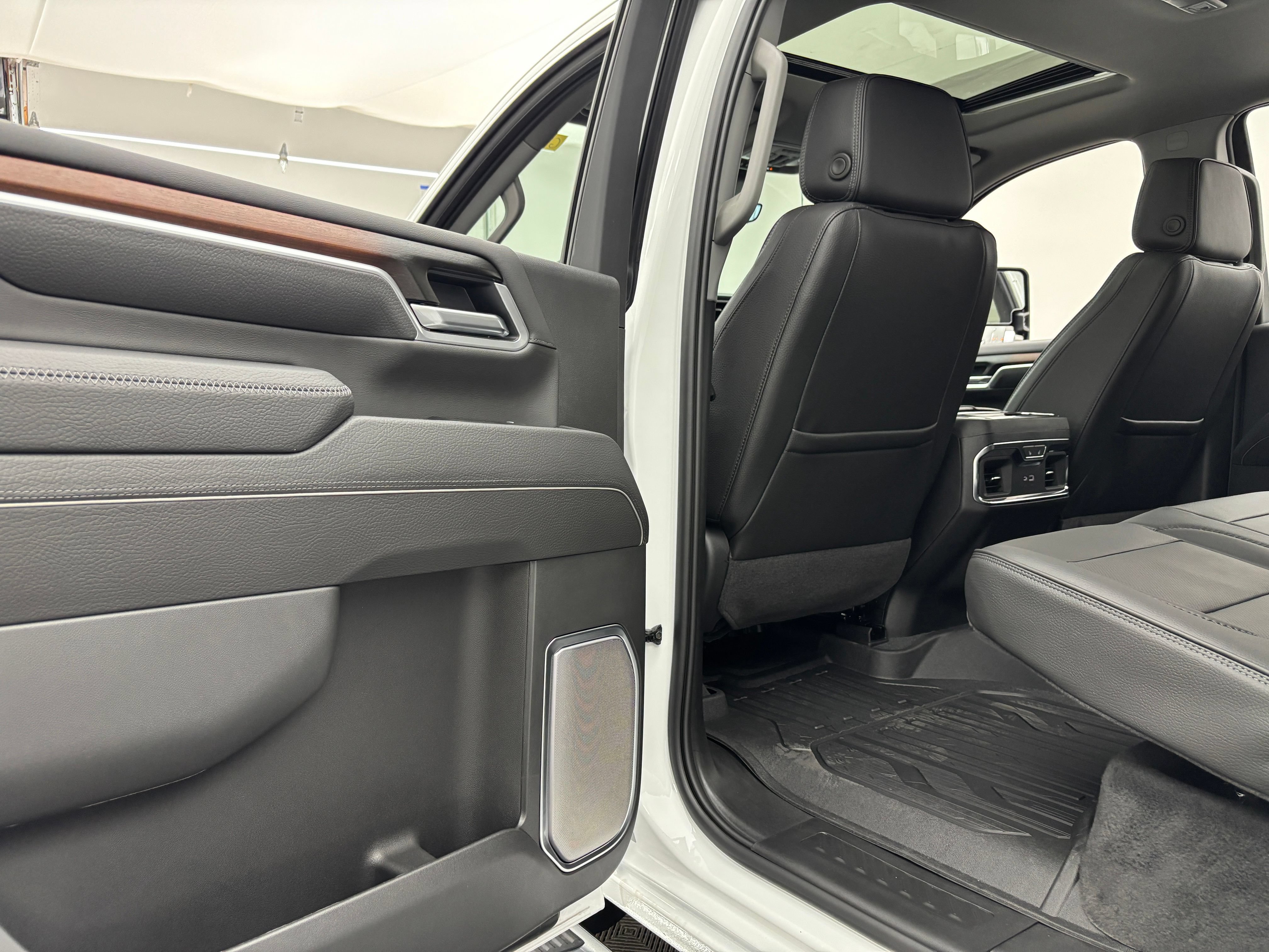 New 2026 GMC Sierra 3500 Denali w/ Denali Reserve Package AWD/4WD image 45