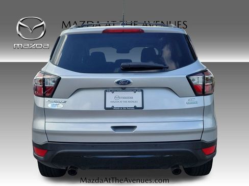 Used 2017 Ford Escape SE w/ Equipment Group 201A FWD image 9