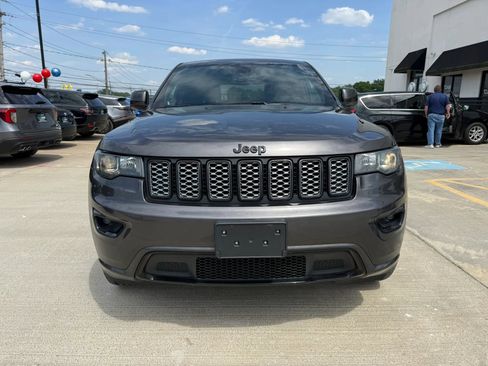 Used 2019 Jeep Grand Cherokee Altitude AWD/4WD image 4