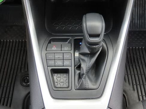 Used 2019 Toyota RAV4 LE w/ All Weather Liner Package AWD/4WD image 21