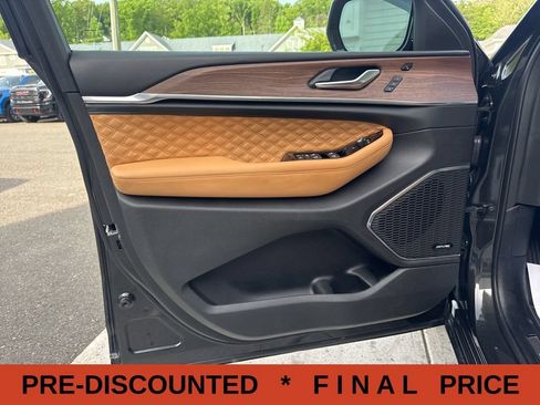 Used 2023 Jeep Grand Cherokee L Summit w/ Advanced Protech Group IV AWD/4WD image 24