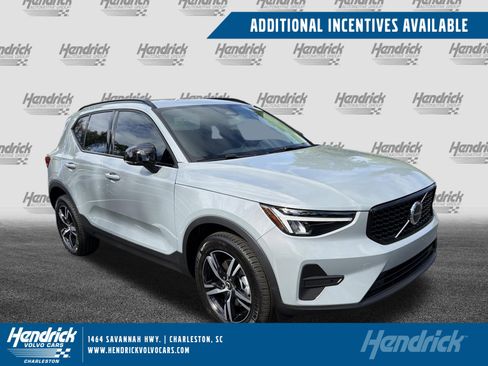 New 2026 Volvo XC40 B4 Core w/ Climate Package image 1