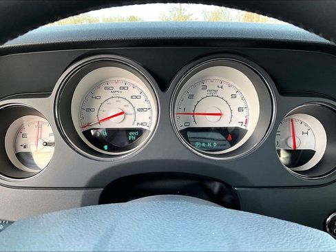 Used 2013 Dodge Challenger SXT image 20