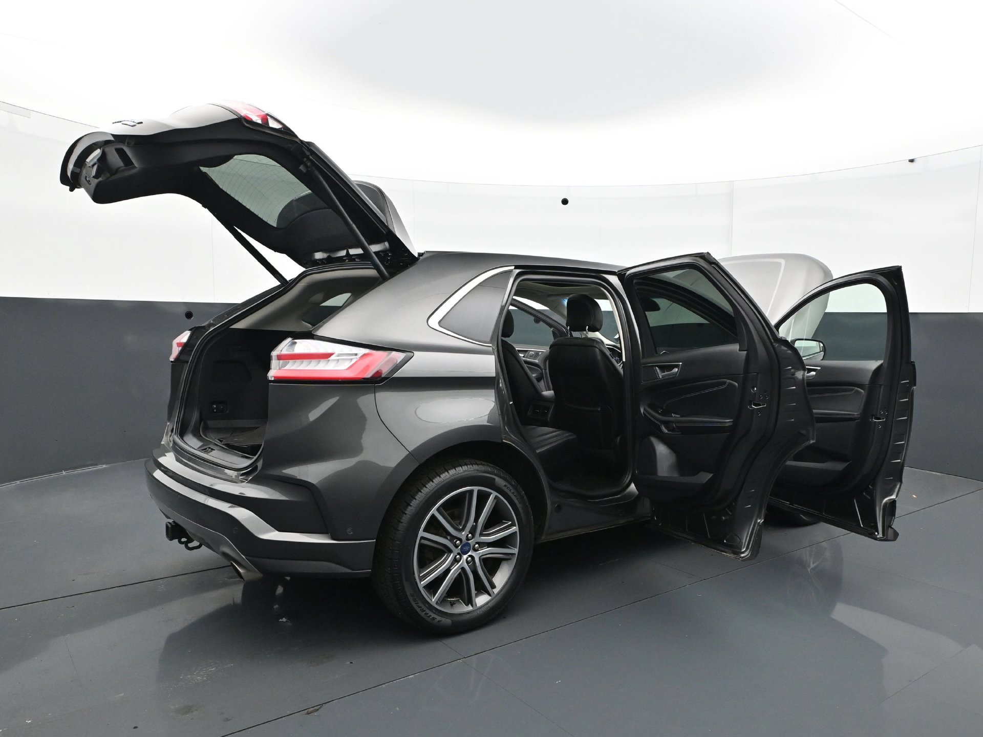 Used 2019 Ford Edge Titanium w/ Equipment Group 301A AWD/4WD image 33