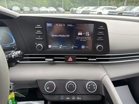 Certified 2024 Hyundai Elantra SE FWD image 13
