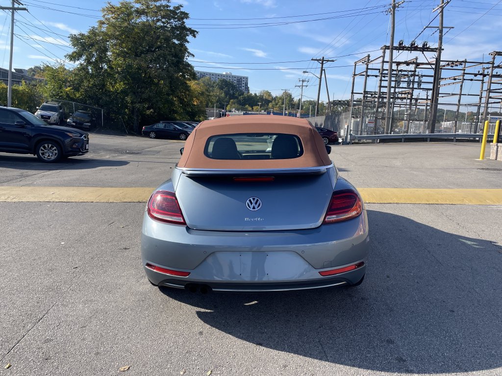 Used 2019 Volkswagen Beetle 2.0T Final Edition SEL FWD image 4