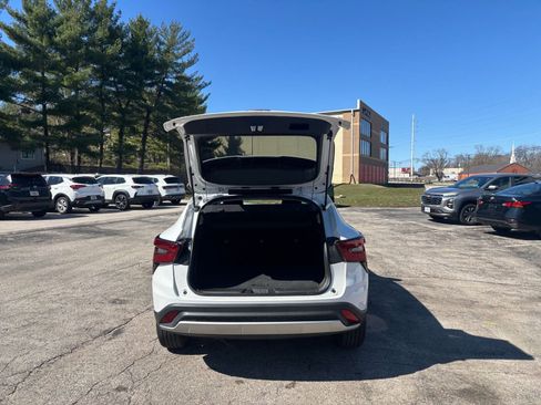 Used 2025 Chevrolet Trax LT w/ LT Convenience Package image 30