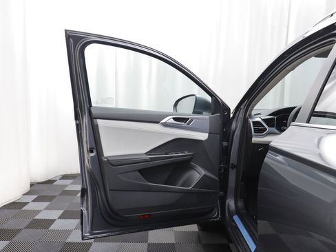 New 2026 Volkswagen Taos SE image 4