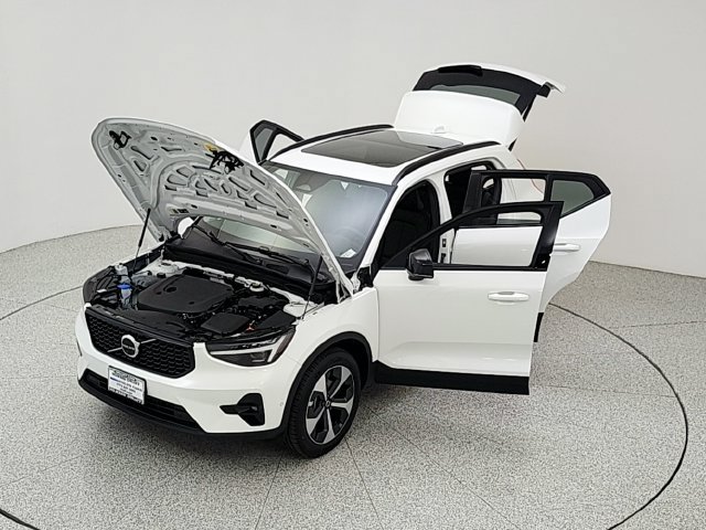 New 2026 Volvo XC40 B5 Plus w/ Protection Package Premier AWD/4WD image 38