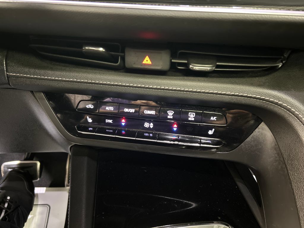 Used 2023 Buick Envision Essence w/ Sport Touring Package AWD/4WD image 19