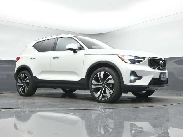 Used 2024 Volvo XC40 B5 Plus w/ Protection Package Premier AWD/4WD image 10