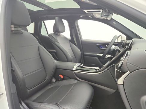 Certified 2025 Mercedes-Benz GLC 300 image 28