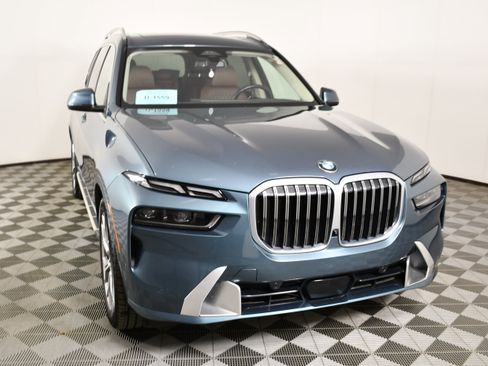 Used 2025 BMW X7 xDrive40i image 3