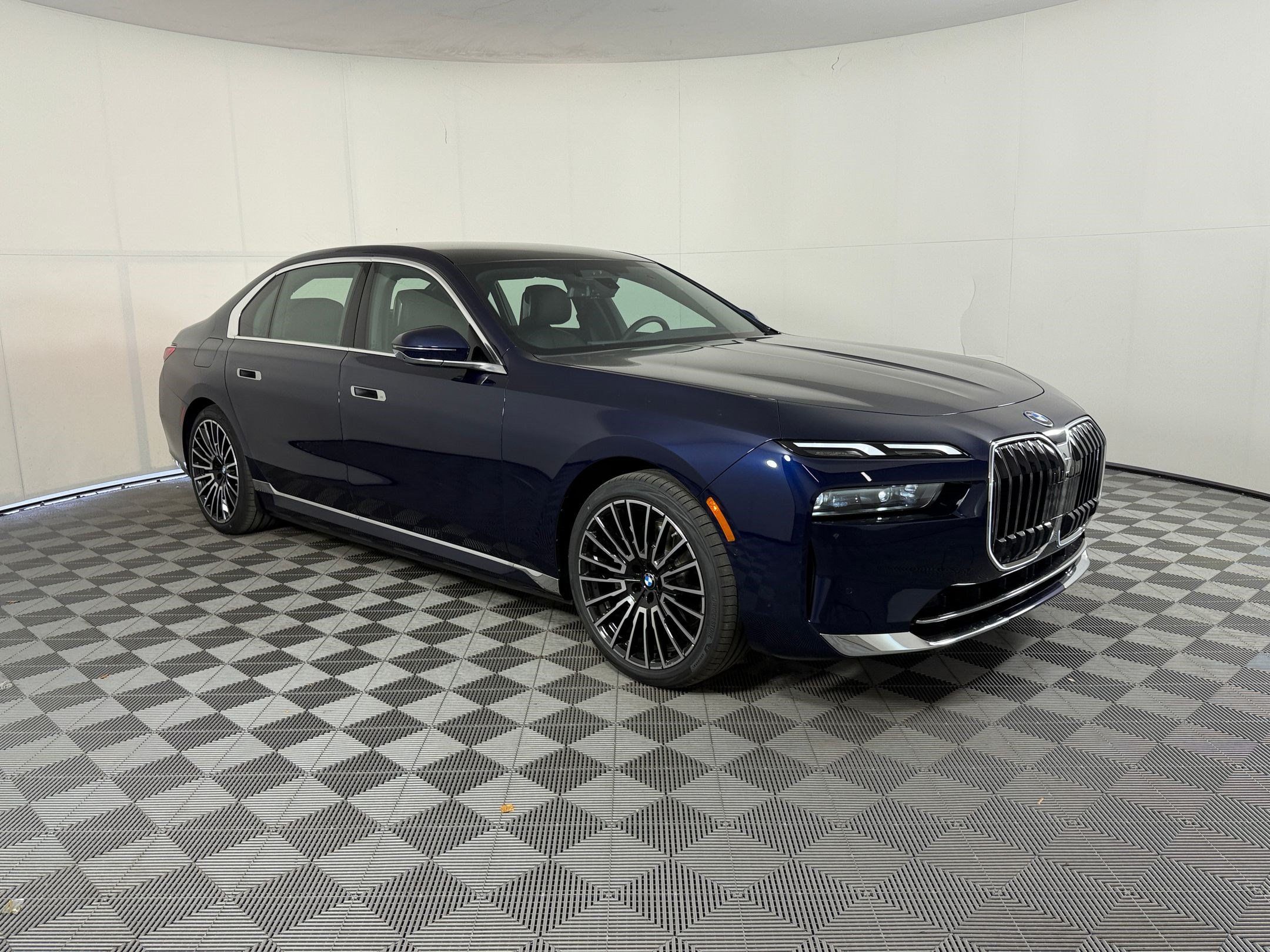 Used 2026 BMW i7 eDrive50 RWD image 7