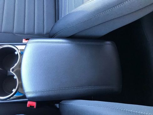 Used 2018 Ford Edge SE image 31